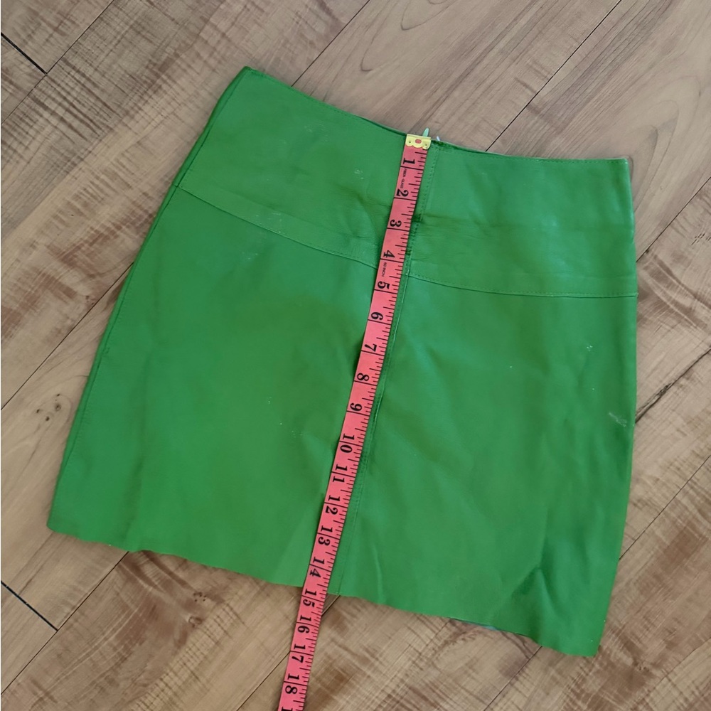 Green Vintage Soft Matte Leather Women's Mini Skirt - Picture 5 of 11